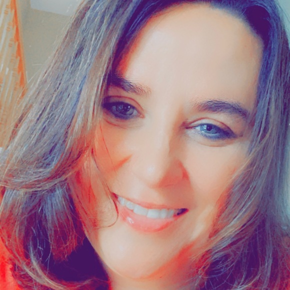 Meet your Posher, Debra - Picture 1 of 1